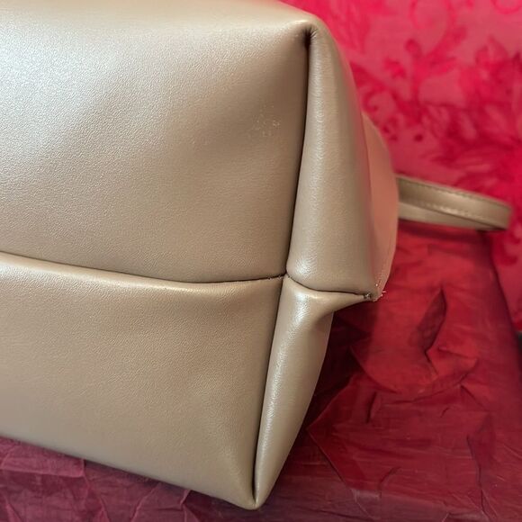 NWOT Montpellier Folds Leather Tote Bag Taupe - Picture 8 of 16